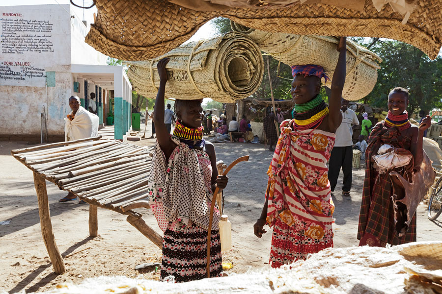  Shopping Turkana girls   Lodwar   Kenya